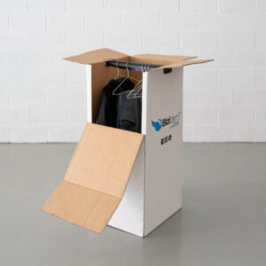 Caja reforzada de mudanza para la ropa en perchas